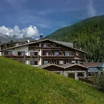 Höhlenstein 4* Tux