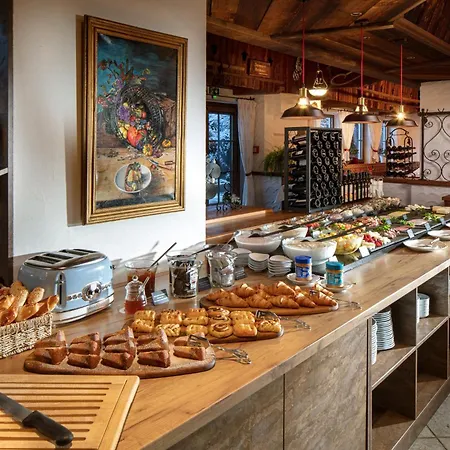 Hoehlenstein Szálloda Tux