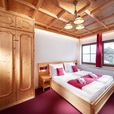 Hoehlenstein 4* トゥクス