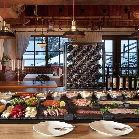 Hoehlenstein Szálloda 4*