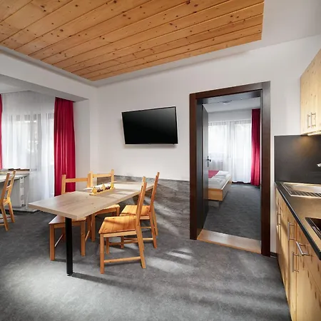 Hotel Hoehlenstein Tux