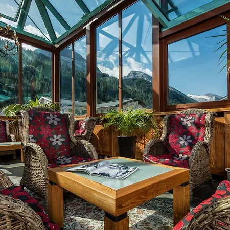 Hotel Hoehlenstein 4*