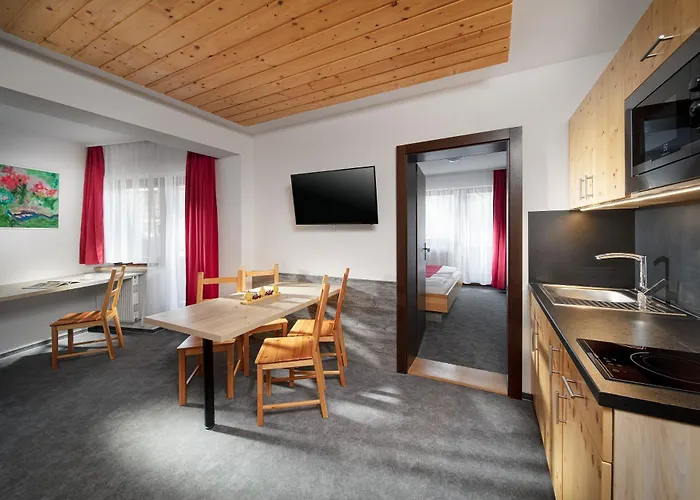 Hotel Hoehlenstein Tux