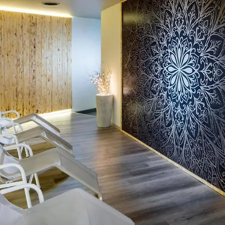 Hoehlenstein Hotell 4*