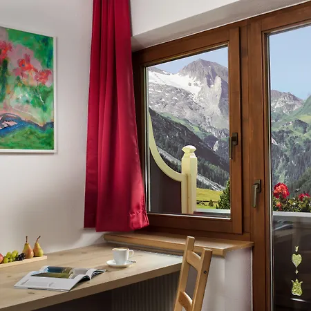 Hotell Hoehlenstein 4*