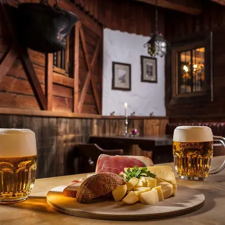 Hoehlenstein Hotell Tux