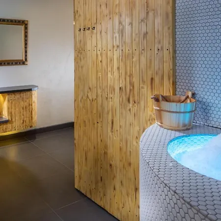 Hoehlenstein 4* Тукс