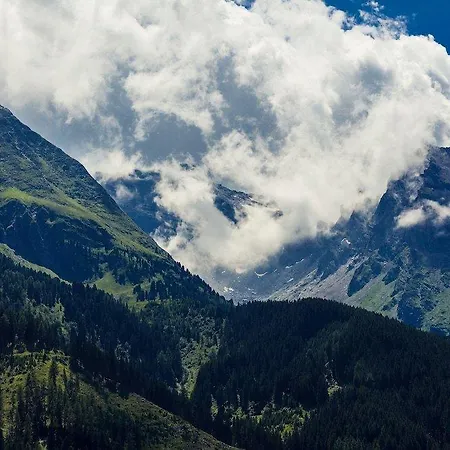 Hoehlenstein Отель Тукс
