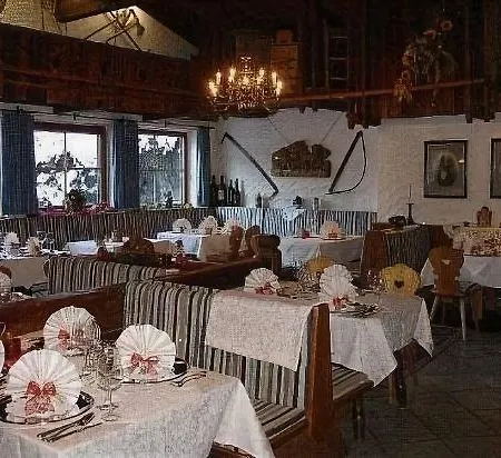 Hoehlenstein Тукс
