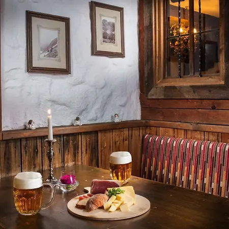 Отель Hoehlenstein 4*