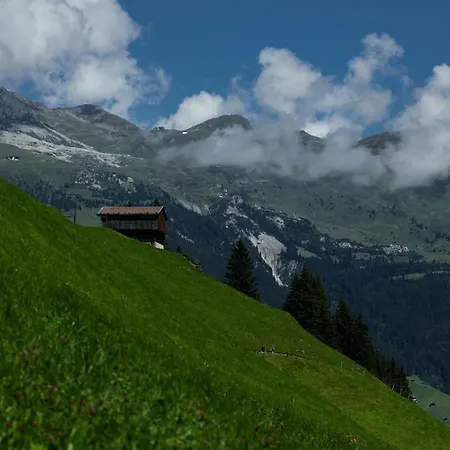 Отель Hoehlenstein 4*