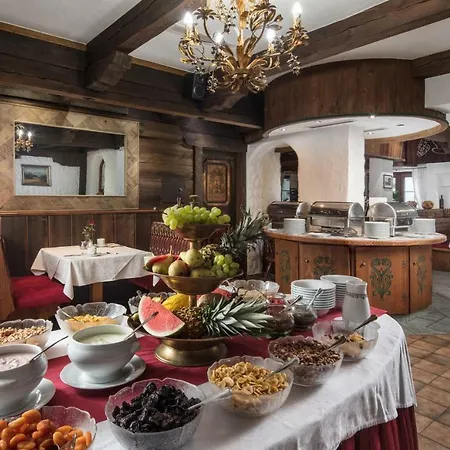 Отель Hoehlenstein 4*